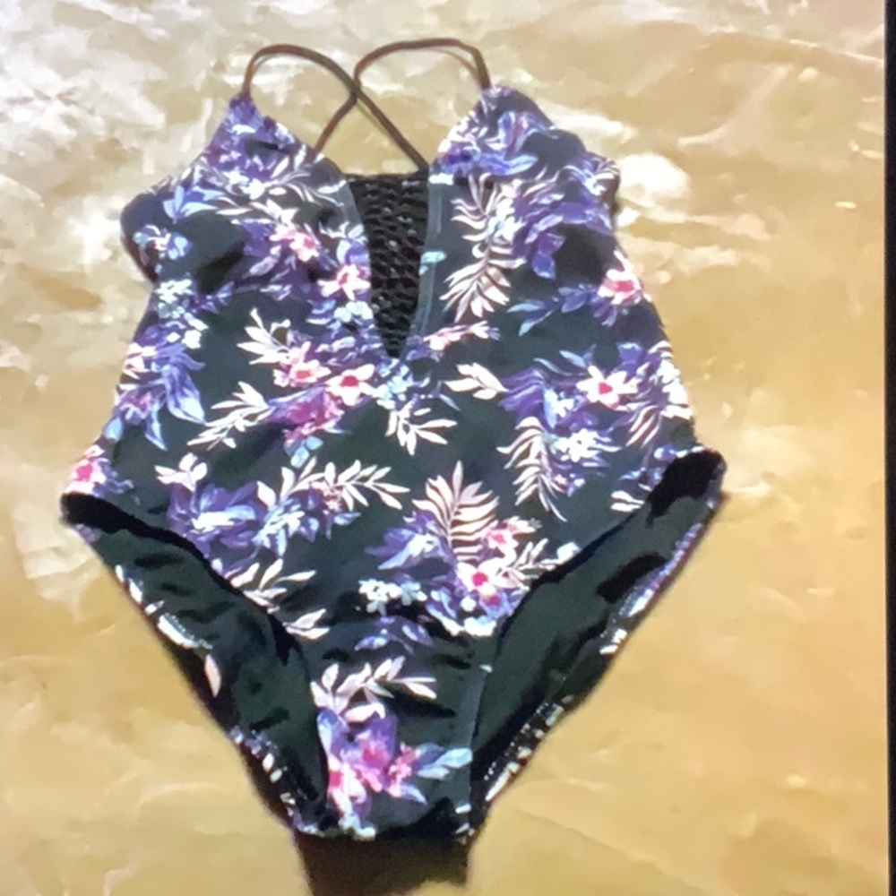 Ambrielle One Piece Swim Suit Small NWOT SW-23